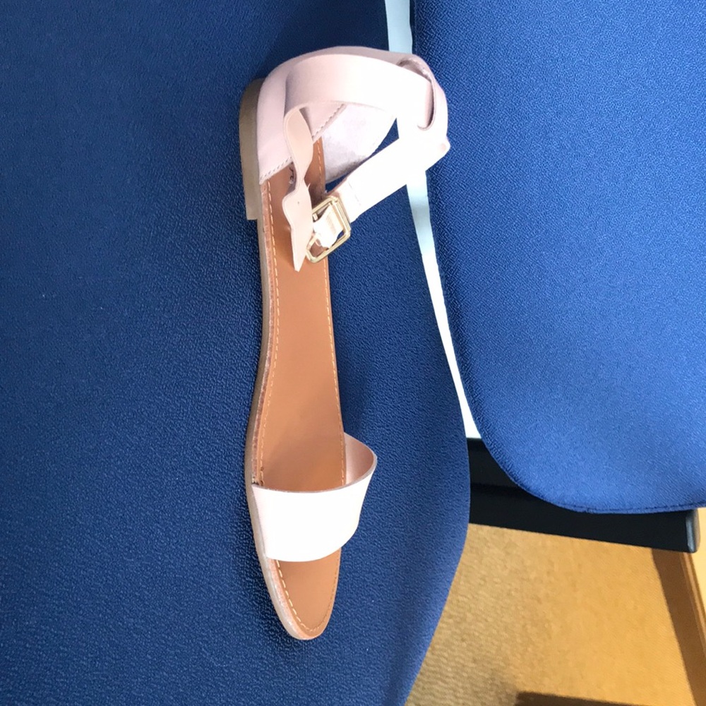New in box blush flats